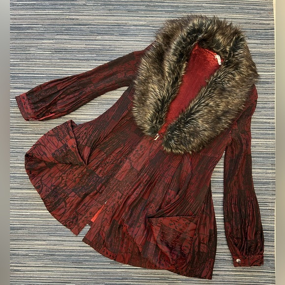 Lindi Size M Women’s Peplum Light Jacket with Detachable Faux Fur Collar - Picture 6 of 10